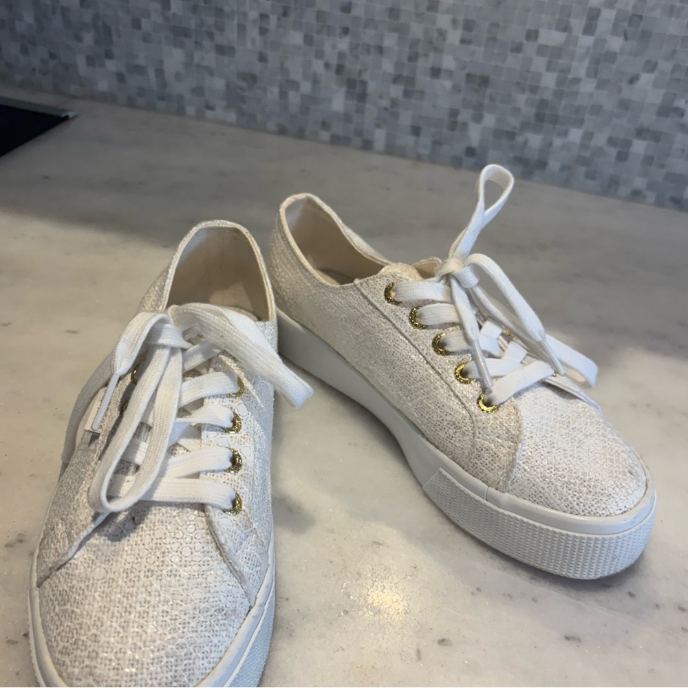 SUPEREGA WHITE TEXTURED RUNNING SHOES